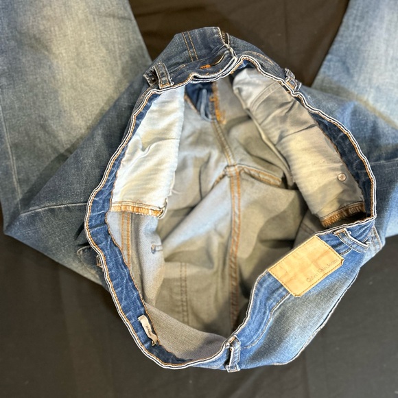 Calvin Klein Jeans Slim Fit in Faded Blue - Picture 4 of 9